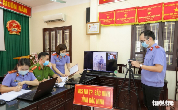 1 Bi Can Mac Covid 19 Vien Kiem Sat Hoi Cung Truc Tuyen