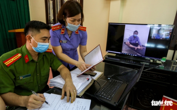 2 Bi Can Mac Covid 19 Vien Kiem Sat Hoi Cung Truc Tuyen