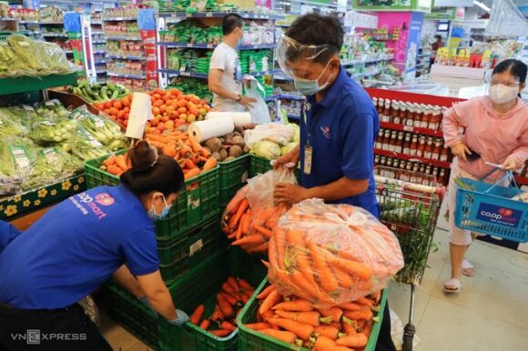 10 Nguoi Dan Tp Hcm Di Sieu Thi Theo Ngay Chan Le