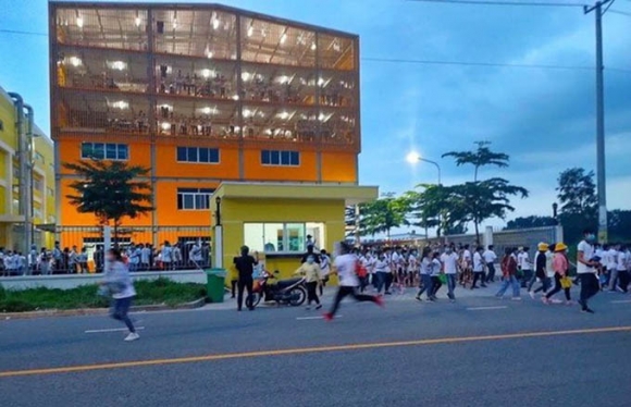 1 Cong Nhan O Binh Duong Chay Toan Loan Khoi Nha May Khi Nghe Tin Ca Nhiem