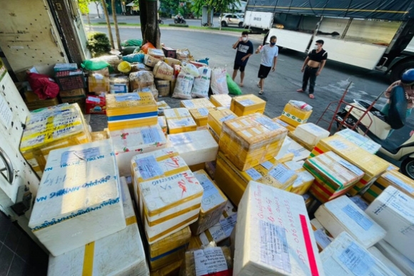 1 Hang Un U Nha Xe Tam Ngung Nhan Hang Tu Bao Loc Da Lat Gui Di Sai Gon