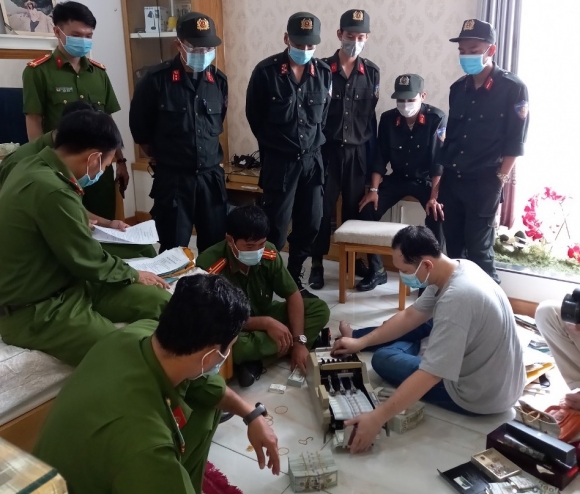 2 An Giang Kham Xet 16 Tiem Vang Nha O Lien Quan Duong Day Cua Ba Trum Buon Lau