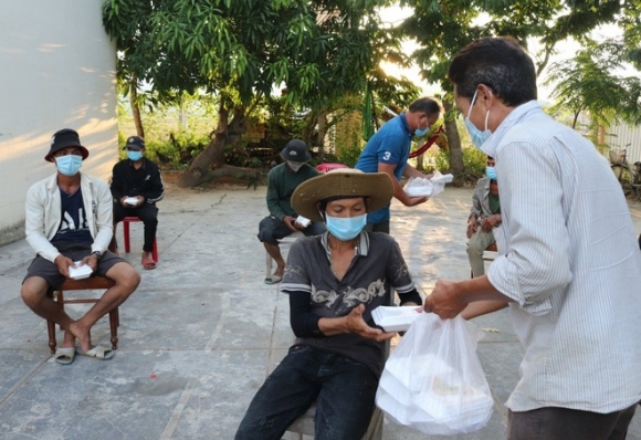 2 Quang Ngai So Dich Covid 19 Hon 40 Lao Dong Di Bo Hon 400 Km De Ve Que