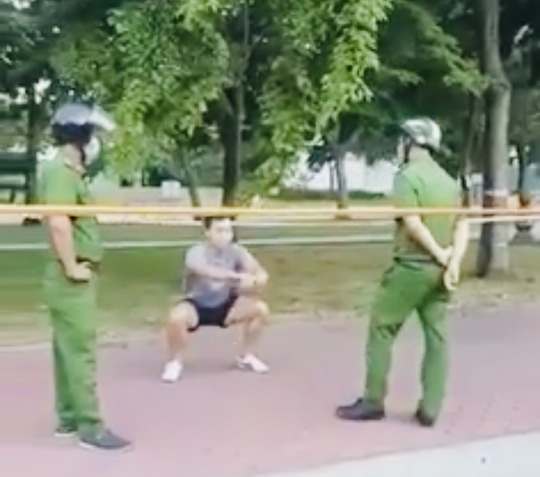 2 Tp Hcm Nam Thanh Nien Tap The Duc O Cong Vien Phot Lo Cong An Bi Phat 4 Trieu Dong