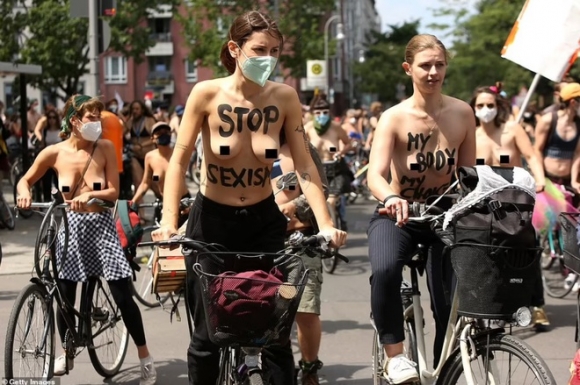 3 Phu Nu Nguc Tran Bieu Tinh Doi Quyen Tha Rong O Duc