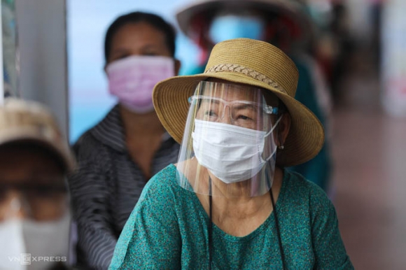 5 Nguoi Dan Tp Hcm Di Sieu Thi Theo Ngay Chan Le