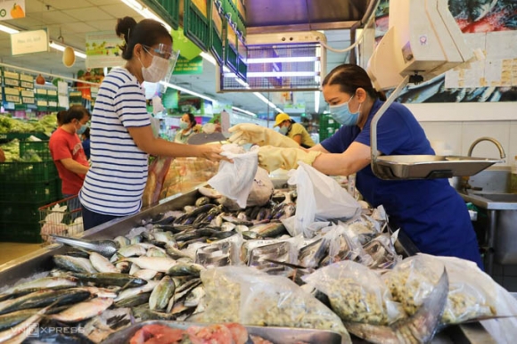 6 Nguoi Dan Tp Hcm Di Sieu Thi Theo Ngay Chan Le