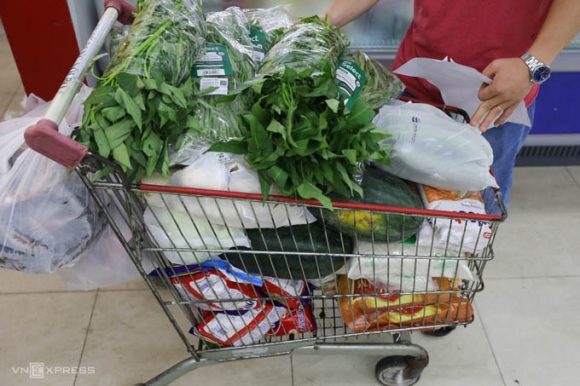 9 Nguoi Dan Tp Hcm Di Sieu Thi Theo Ngay Chan Le