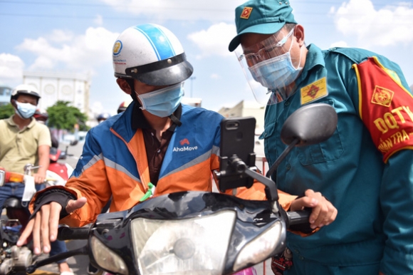 1 Hang Xe Khong Cap Giay Thong Hanh Shipper Co Don Hang Tren App Gio Di Lai Sao