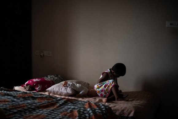 6 Me Oi Khi Nao Me Ve Cau Chuyen Dau Long Cua Nhung Dua Tre Dot Ngot Mo Coi Sau Dia Nguc Covid O An Do