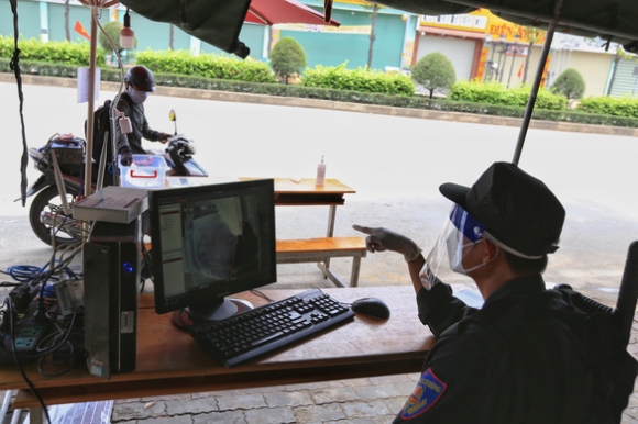 2 Cuoc Chien Chong Dich Tai Tphcm 7 Ngay Quyet Dinh