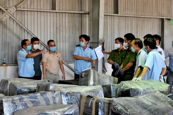 1 Hai Quan Da Nang Bat Container Sung Te Giac Xuong Dong Vat Nup Bong Go Nam Phi