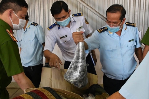 5 Hai Quan Da Nang Bat Container Sung Te Giac Xuong Dong Vat Nup Bong Go Nam Phi