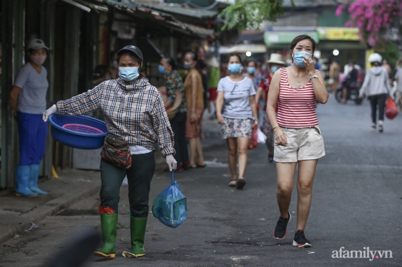 6 Ha Noi Ngay Dau Thuc Hien Cong Dien 15 Tieu Thuong Ngam Ngui Quay Xe Ngay Truoc Cong Cho Co Nguoi Rung Rung Nuoc Mat Hang Da Nhap Ve Biet Ban Di Dau