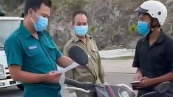 1 Chu Tich Nha Trang Gui Thu Xin Loi Cong Nhan Di Mua Banh Mi Bi Giu Xe