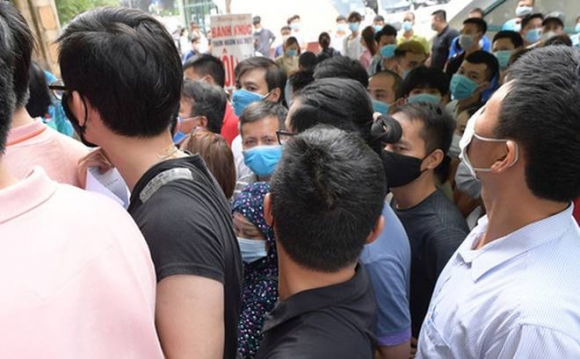 1 Ha Noi Bien Nguoi Chen Lan Nghet Tho Cho Xet Nghiem Test Nhanh Covid 19