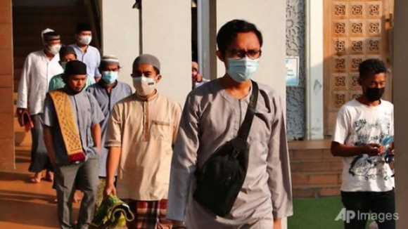 2 Indonesia Nhiem Bat Dau Giam Tinh Toi Chuyen Bo Gian Cach Vao Tuan Sau