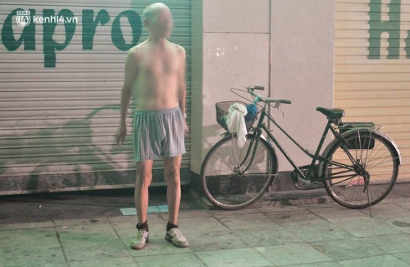 5 Ha Noi Nguoi Dan Ne Chot Nua Dem Den Ho Guom Tap The Duc Du Cong An Canh Gac Xuyen Dem