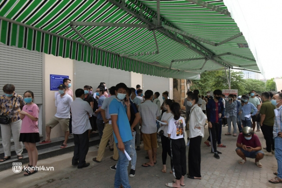 6 Ha Noi Bien Nguoi Chen Lan Nghet Tho Cho Xet Nghiem Test Nhanh Covid 19