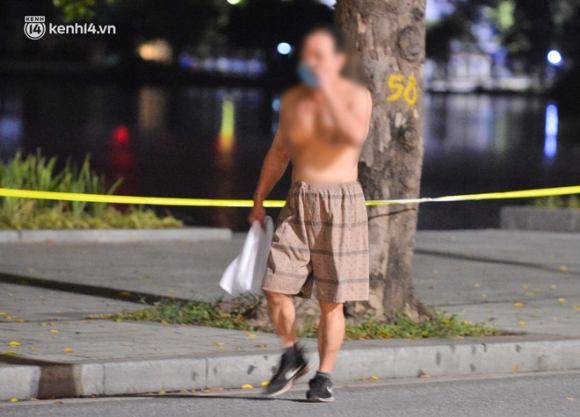 6 Ha Noi Nguoi Dan Ne Chot Nua Dem Den Ho Guom Tap The Duc Du Cong An Canh Gac Xuyen Dem