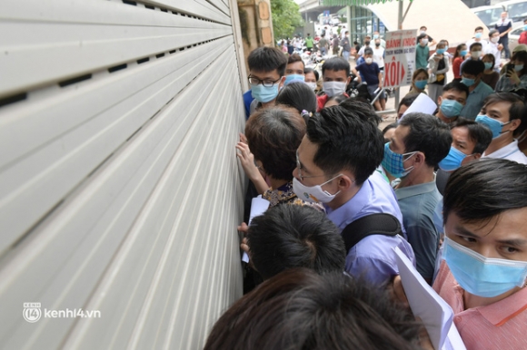 8 Ha Noi Bien Nguoi Chen Lan Nghet Tho Cho Xet Nghiem Test Nhanh Covid 19