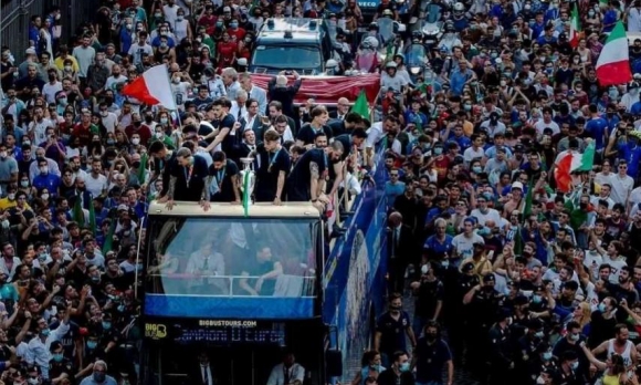 1 Ca Covid 19 O Rome Tang Manh Vi An Mung Vo Dich Euro 2021