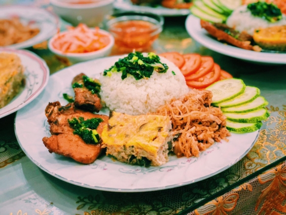 4 Co Giao O Nha Nau Bun Rieu Thit Heo Lam Banh Cuon Lam Tu Banh Trang Kho