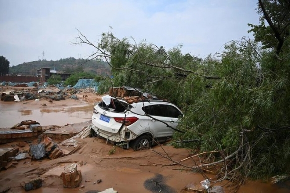 8 Hang Tram Oto Bi Nuoc Cuon Troi Nhu La Trong Tran Lu Lich Su Tai Trung Quoc