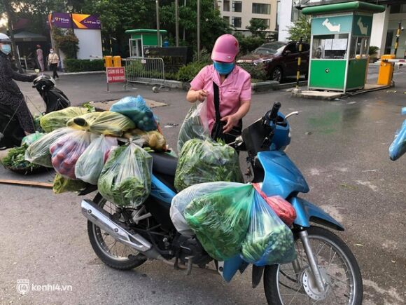 11 Anh Tu Sang Som Cac Khu Cho O Ha Noi Da Dong Nghet Nguoi Mua Hang