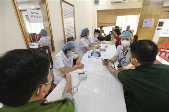 2 Ha Noi Trien Khai Tiem Vaccine Tai Cac Trung Tam Y Te Quan Huyen Thi Xa