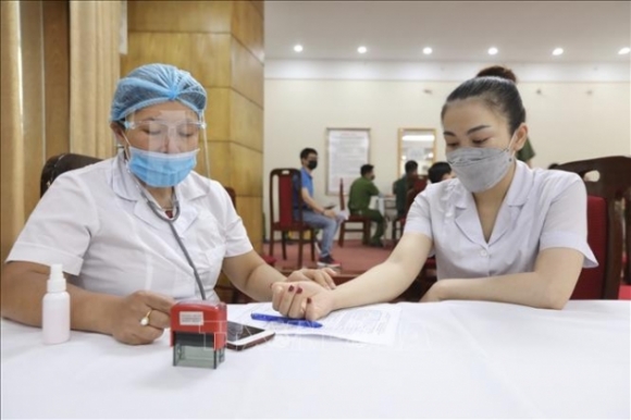 3 Ha Noi Trien Khai Tiem Vaccine Tai Cac Trung Tam Y Te Quan Huyen Thi Xa