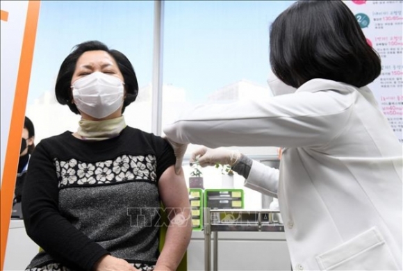 1 Han Quoc Trien Khai Tiem Vaccine Cho Nhom Tuoi 55 59