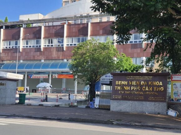 1 8 Nhan Vien Duong Tinh Benh Vien Da Khoa Tp Can Tho Van Tiep Nhan Benh Cap Cuu
