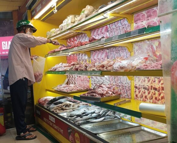 4 Tphcm Hang Chua Kip Len Ke Sieu Thi Nguoi Mua Da Xep Hang Cho San