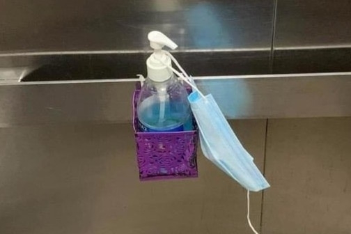 2 Nguoi Nho Nuoc Bot Trong Thang May Chung Cu Bi Phat 4 Trieu