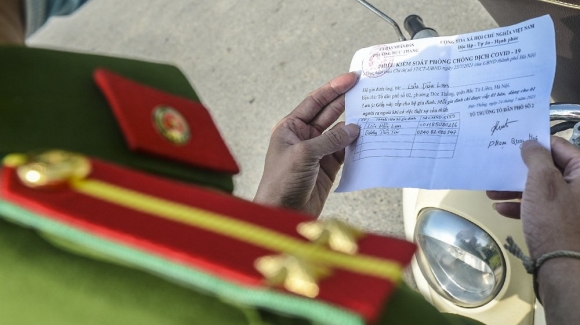 6 Ha Noi Phuong Phat Phieu Kiem Soat Phong Chong Covid 19 Moi Nha Chi Ra Duong 1 Lanngay