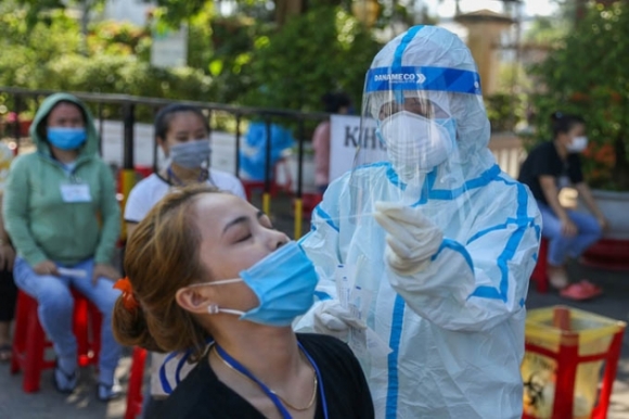 1 Ha Noi Them 26 Ca Duong Tinh Sars Cov 2 Co Nhan Vien Cay Xang Gan Cho Dau Moi Den Lu