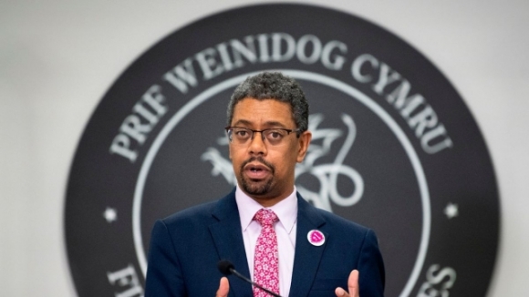 2 Bang Ve Sinh Khong Thiet Yeu Hay Hoi Nguoi Anh Va An Do