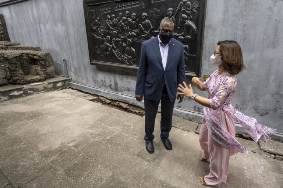 2 Bo Truong Quoc Phong My Tham Nha Tu Hoa Lo