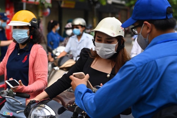 2 Nhieu Chot Kiem Soat Covid 19 O Ha Noi Bi Un U