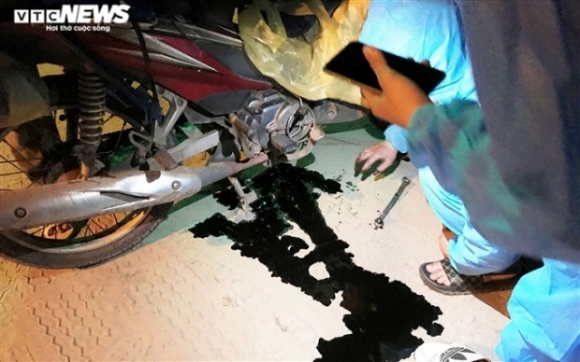 2 Trang Dem Va Xe Tiep Nuoc Ho Tro Nguoi Tu Mien Nam Ve Que Tranh Dich Covid 19