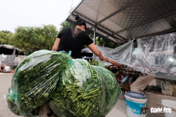 3 Dung Phieu Nguoi Ha Noi Thay Doi Thoi Quen De Di Cho Theo Gio