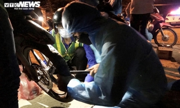 3 Trang Dem Va Xe Tiep Nuoc Ho Tro Nguoi Tu Mien Nam Ve Que Tranh Dich Covid 19