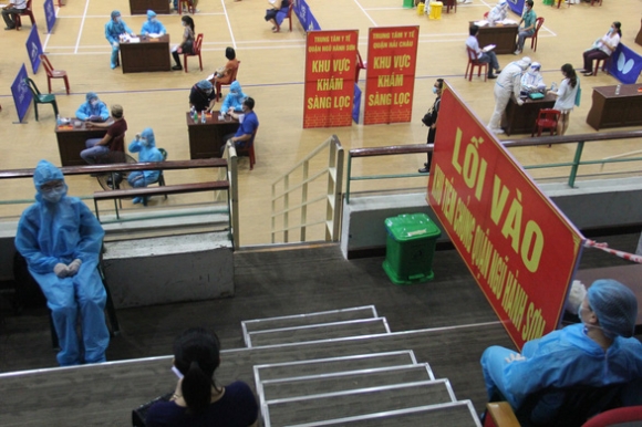 4 Da Nang Tiem Vac Xin Covid 19 Cho Nguoi Cung Cap Dich Vu Thiet Yeu Trong Trat Tu Gian Cach