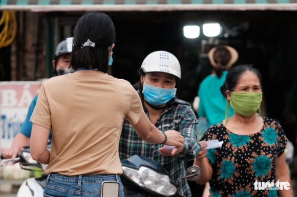 4 Dung Phieu Nguoi Ha Noi Thay Doi Thoi Quen De Di Cho Theo Gio