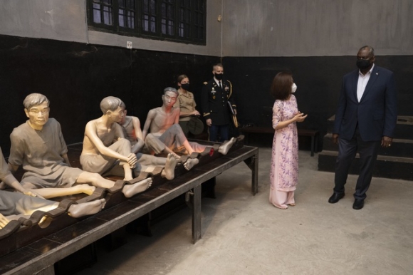 7 Bo Truong Quoc Phong My Tham Nha Tu Hoa Lo