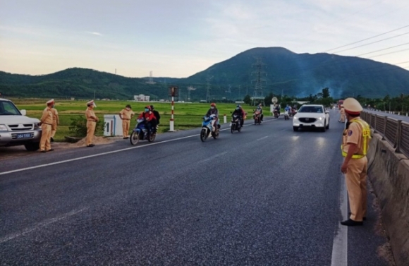 1 Chay Xe May Tu Tphcm Va Binh Duong Ve Que Phat Hien Duong Tinh Covid 19