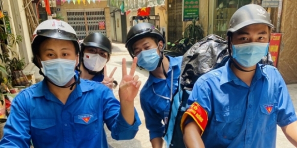 4 Ha Noi Am Long Nhung Suat Com Nghia Tinh Giua Mua Dich