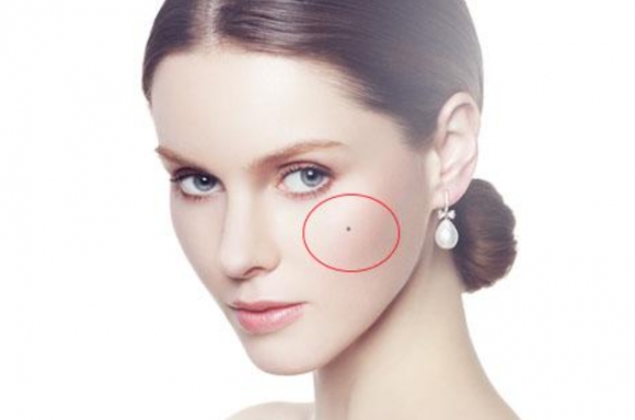 Phụ nữ có nốt ruồi ở 4 vị trí này, cả đời không lo cơm áo gạo tiền, dù có lúc gặp sóng gió nhưng cuối cùng vẫn được ban phước lành