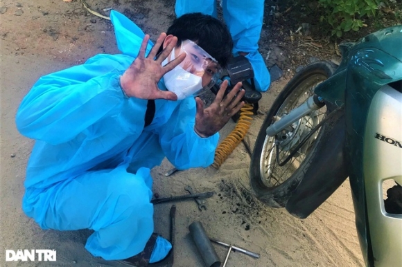 5 Biet Doi Ao Xanh Cap Cuu Xe May Giup Nguoi Dan Di Tu Tphcm Ve Que